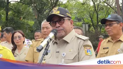 Rano Karno Cek Langsung Jalan Rusak di Pesanggrahan, Pastikan Diperbaiki