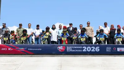 Rio Akbar dan Amellya Nur Sifa Sabet Gelar Elite Banyuwangi BMX Supercross 2026