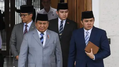 Seskab Teddy Respons Kritik Dino soal Frekuensi Kunjungan Luar Negeri Prabowo