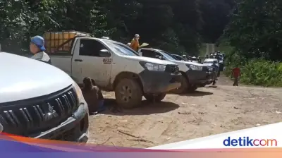 Sopir Malaysia Kritik Jalan Rusak di Kaltara: Warga Terjebak hingga Sakit