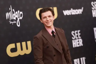 Tom Holland Ungkap Alasan Tak Pernah Bawa Acara SNL karena Disleksia