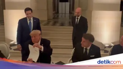Trump Teken MoU Damai dengan Iran di Istana Versailles Disaksikan Macron