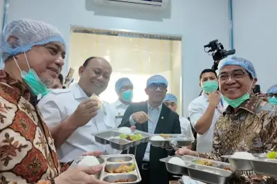 Unhas Bantah Ancam Mahasiswa yang Protes Makan Bergizi Gratis