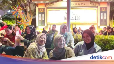 Warga Jakarta Timur Rela Ngemper di Bundaran HI untuk HUT DKI ke-499
