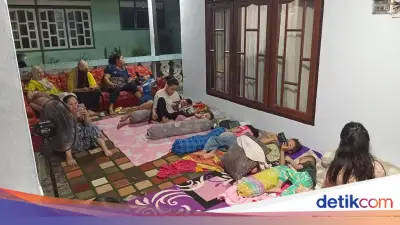 Warga Palu Pilih Tidur di Luar karena Takut Gempa Susulan
