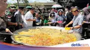 1.000 Warga Perbatasan Ikut Masak Besar Kuali Merah Putih di PLBN Aruk