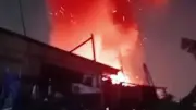 11 Mobil Damkar dan 55 Personel Padamkan Kebakaran Rumah Dinas TPU di Jatinegara