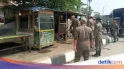 118 Bangunan Liar di Sempadan Kali Angke Bogor Dibongkar Petugas