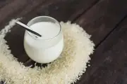 5 Manfaat Minum Air Beras untuk Kecantikan Kulit, Cegah Penuaan Dini
