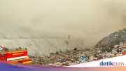 8 Jam Pemadaman, Damkar Masih Berjuang Padamkan Kebakaran TPA Jatiwaringin
