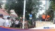 8 Motor dan 1 Mobil Parkir Liar di Senopati Diangkut Dishub Jaksel