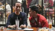 Ahmad Ali Buka Suara soal Waktu Penyematan Jaket PSI ke Jokowi