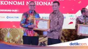 Ahmad Luthfi Raih Penghargaan Tokoh Penggerak UMKM dan Ekonomi Kreatif
