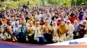 Andre Rosiade Saksikan Rekor MURI Ketan Talam Durian 1 KM di HUT Pekanbaru