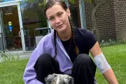 Bella Hadid Emosional Lawan Kambuhnya Penyakit Lyme