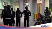 Brimob Polda Metro Gagalkan Tawuran di Bekasi, Dua Remaja Bawa Sajam Ditangkap
