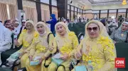 Bupati Gowa Terkesan dengan Busana Bling-bling Jemaah Haji Kloter 5