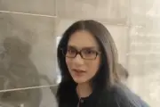 Davina Karamoy Jalani Dua Kali Umrah Bersama Hanania Group