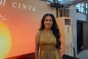 Dee Lestari Rilis Album Baru (Jangan) Jatuh Cinta Setelah 18 Tahun Vakum