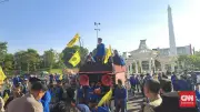 Demo Mahasiswa di Surabaya dan Makassar Ricuh, Ini Tuntutan Massa