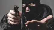 Detik-detik Perampok Kuras Brankas Minimarket di Bekasi, Todongkan Pistol Korek Api