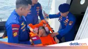 Ditpolairud PMJ Evakuasi Lansia Sakit dari Pulau Seribu dengan Kapal Patroli