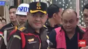 Eks Kepala BGN Dadan Hindayana Keluar Kejagung Pakai Rompi Pink Tahanan