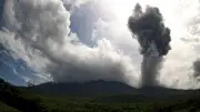 Gunung Lewotobi NTT Erupsi, Abu Vulkanik Sembur Setinggi 1 Km