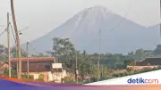 Gunung Semeru Erupsi Tiga Kali Pagi Ini, Kolom Abu Capai 1.000 Meter