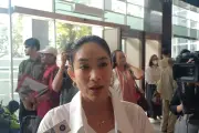 Happy Salma Hadiri Sidang Putusan Nadiem Makarim, Beri Dukungan