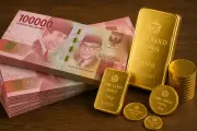 Harga Emas Turun di Tengah Pelemahan Rupiah, Peluang Investasi?