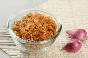 Hindari 3 Kesalahan Ini agar Bawang Goreng Renyah Keemasan