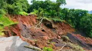 Jalan Provinsi di Agam Amblas, Akses ke Bukittinggi Terputus Total