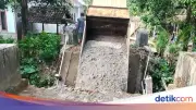 Jembatan di Pandeglang Ambruk, Akses Tiga Desa Terputus Total