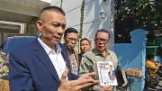 Jokowi Teken Buku Baru Rismon soal Keaslian Ijazah, Klaim Tanggung Jawab Moral
