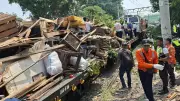KAI Bongkar 95 Bangunan di Jalur Pasar Senen, 183 Warga Direlokasi