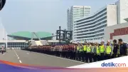 Kapolda Metro Pimpin Apel Pengamanan Demo di DPR, Tekankan Pelayanan Humanis