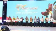 Kemendagri Beri Penghargaan Daerah Berprestasi Regional Papua