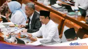 Kemensos Demo Digitalisasi Bansos di Raker dengan DPR, Klaim Transparan