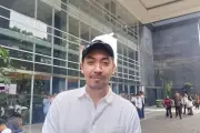 Khiva Iskak Hadiri Sidang Nadiem Makarim, Beri Dukungan