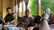 Kivlan Zen Terluka Kena Kawat Berduri saat Orasi Tolak Eksekusi Hotel Sultan