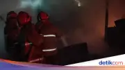 Kosan di Palmerah Kebakaran, 65 Personel Damkar Dikerahkan