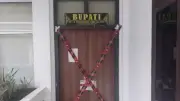 KPK Segel Ruang Kerja Bupati Kuantan Singingi dan Sejumlah Pejabat