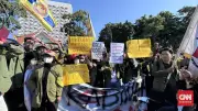 Mahasiswa Surabaya Demo di Grahadi, Tuntut Hentikan MBG