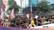 Massa BEM UI Masih Tertahan di Tosari, Belum Capai Bundaran HI