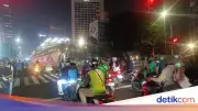 Massa di Tosari Bubar, Jalan Sudirman Arah Bundaran HI Kembali Dibuka