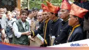 Menhut Serahkan SK Hutan Adat 1.175 Ha, Akhiri Konflik Puluhan Tahun