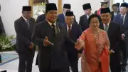 Momen Prabowo-Megawati Gandeng Tangan usai Upacara Pancasila