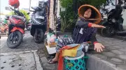 Nenek Jukir di Brebes Gagalkan Pencurian Rp3,6 M, Dapat Hadiah Umrah