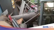 Ngeri! Tabung Oksigen Terpental 100 Meter Timpa Rumah di Jakut